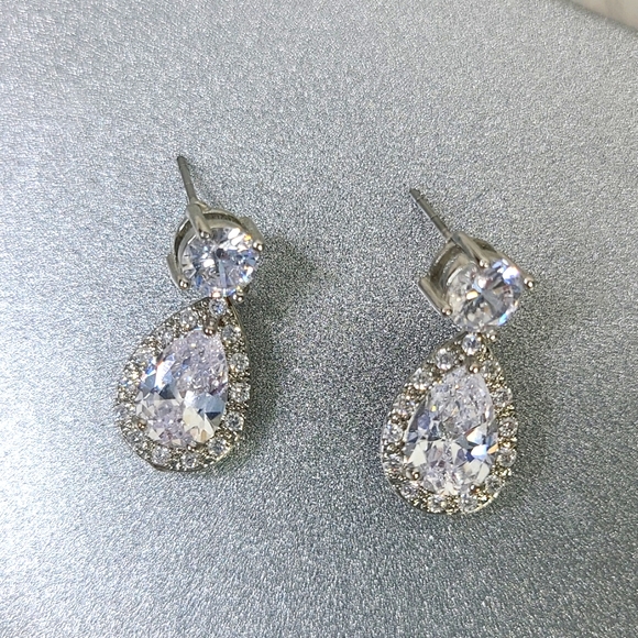 Gorgeous Earrings Pear Shaped Drop Cubic Zirconia Bling Holiday Party Gift NYE - Picture 4 of 6
